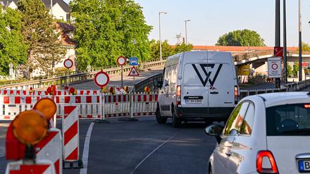 Die Brücke an der Wuhlheide soll abgerissen werden. (Archivfoto)