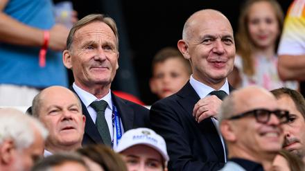 Die Top-Funktionäre Watzke (l.) und Neuendorf (r.) erhalten zusätzliche Aufgaben.