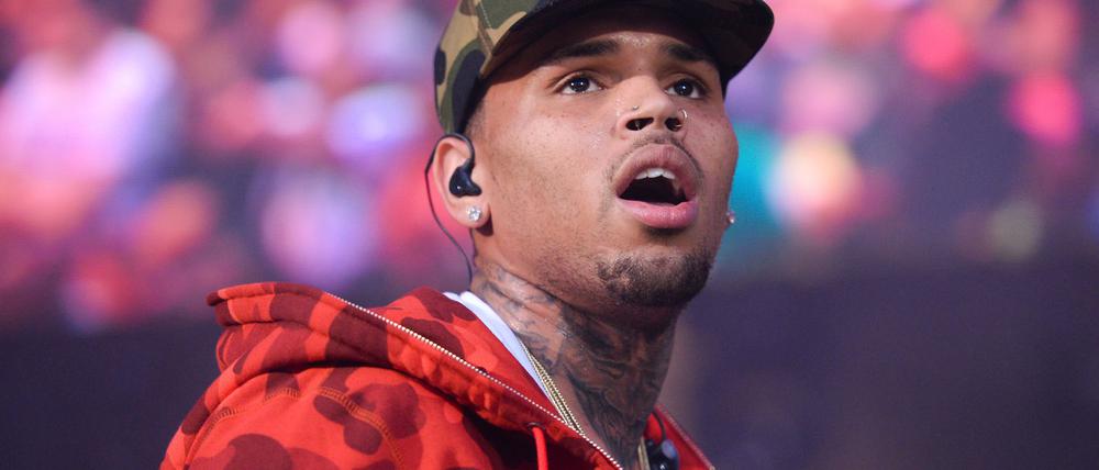 Chris Brown wurde wegen des Verdachts auf schwere Körperverletzung festgenommen, nun ist er auf Kaution freigekommen. (Archivbild)