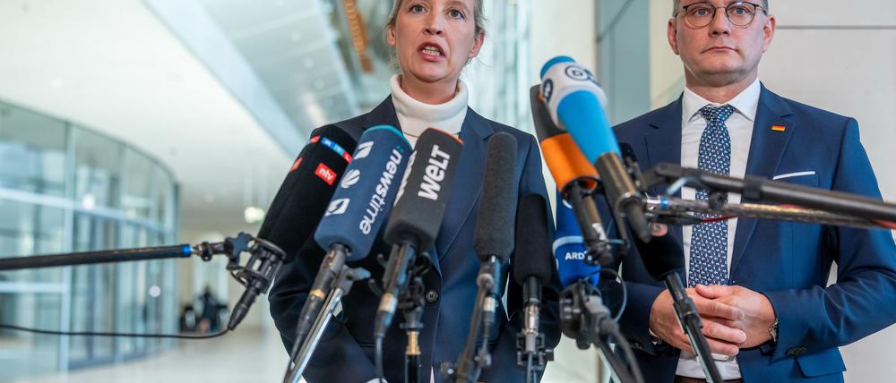 Die AfD-Chefs Alice Weidel und Tino Chrupalla kritisieren „Spielchen“ der anderen Parteien.