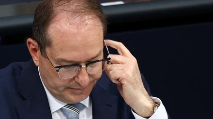 Bundesinnenminister Alexander Dobrindt nimmt an einer Sitzung des Deutschen Bundestages in Berlin, Deutschland, am 21. Mai 2025, teil.