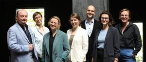 Neu aufgestellt. François Leleux (links) leitet ab der Saison 2025/2026 die Kammerakademie Potsdam. Mit Daniella Strasfogel, Adriana Kussmaul, Céline Couson, Michael Dühn, Carolin Grizfeld und Heike Bohmann.