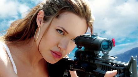 Jane Smith (Angelina Jolie) hat ihre nächste Zielperson im Visier. Doch wird die Auftragskillerin einen Auftrag erfüllen können? +++ Die Verwendung des sendungsbezogenen Materials ist nur mit dem Hinweis und Verlinkung auf RTL+ gestattet. +++