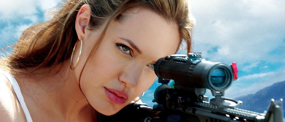 Jane Smith (Angelina Jolie) hat ihre nächste Zielperson im Visier. Doch wird die Auftragskillerin einen Auftrag erfüllen können? +++ Die Verwendung des sendungsbezogenen Materials ist nur mit dem Hinweis und Verlinkung auf RTL+ gestattet. +++