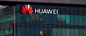 in Blick auf ein Huawei-Logo am Hauptsitz von Huawei Technologies France in Boulogne-Billancourt bei Paris