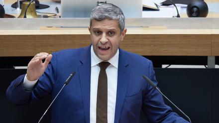 Der Berliner SPD-Fraktionsvorsitzende Raed Saleh macht sich für ein AfD-Verbotsverfahren stark. (Archivbild) 