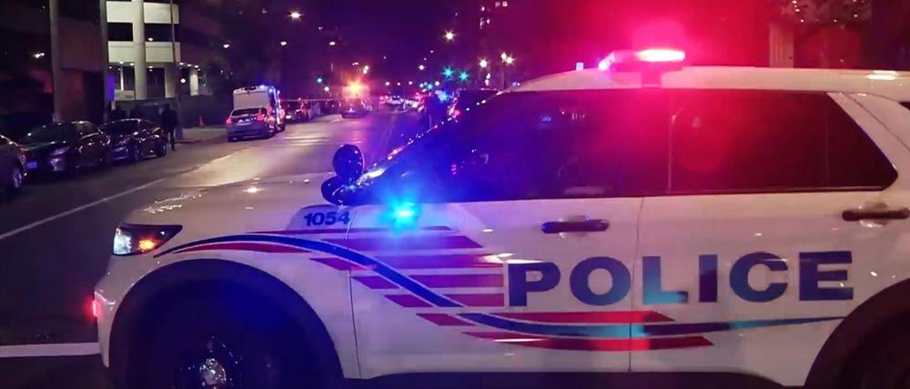 Nach Polizeiangaben skandierte der mutmaßliche Täter nach der Festnahme einen propalästinensischen Slogan.