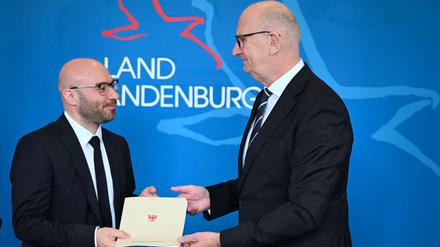 Der neue brandenburgische Innenminister René Wilke (parteilos) ist ernannt. Er übernimmt die Position wenige Tage nach dem Rücktritt der SPD-Politikerin Katrin Lange.