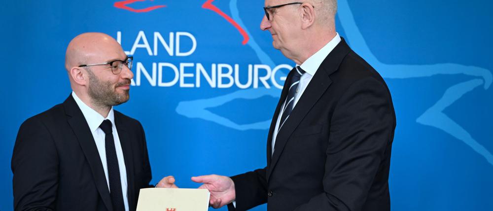 Der neue brandenburgische Innenminister René Wilke (parteilos) ist ernannt. Er übernimmt die Position wenige Tage nach dem Rücktritt der SPD-Politikerin Katrin Lange. 