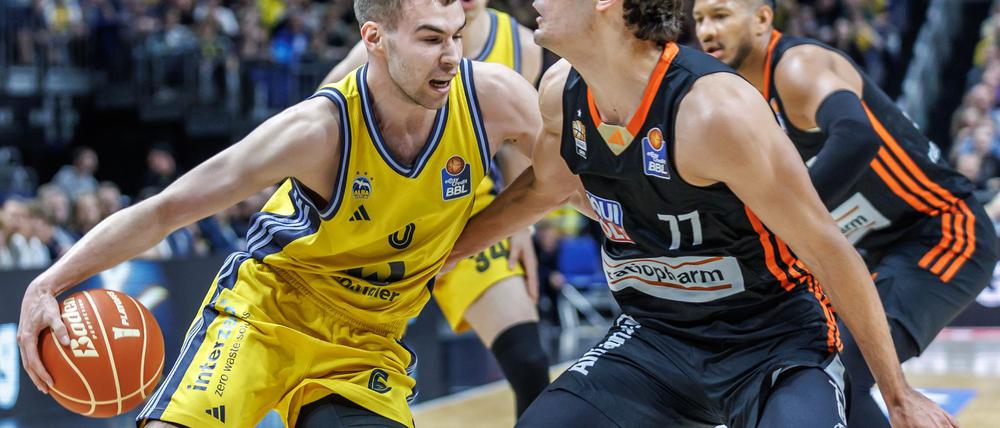 Nationalspieler Malte Delow im Duell mit Ulms Topscorer Ben Saraf