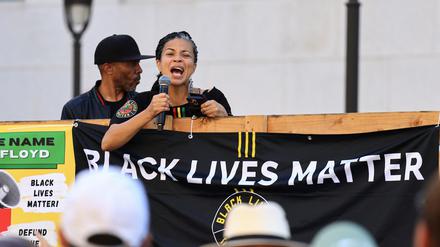 Black Lives Matter-Aktivisten und Unterstützer versammeln sich anlässlich des fünften Jahrestages des Mordes an George Floyd am 25. Mai 2020 in Minneapolis, Los Angeles, Kalifornien, USA, 21. Mai 2025.