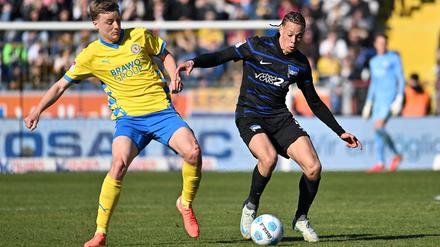 Nicht mehr Teil des Braunschweiger Kaders: Der finnische Nationalspieler Robert Ivanov (l).