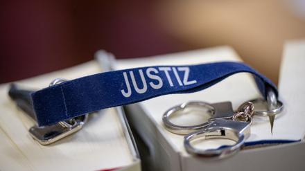 Nach einer Serie von Einbrüchen steht ein 30-Jähriger vor Gericht. Zwölf Taten werden ihm zur Last gelegt, in acht Fällen sei er allerdings ohne Beute geflohen. (Foto Illustration)