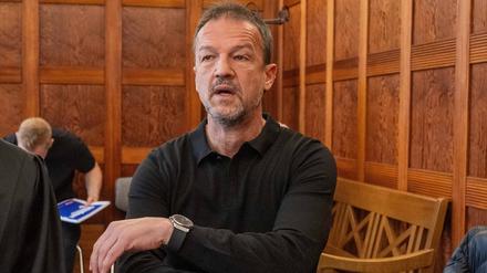 Fredi Bobic (hier vor dem Urkundenprozess am Landgericht Berlin) war bis Januar 2023 Sportchef von Hertha BSC.
