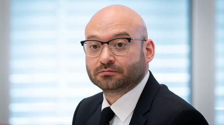 Nach den Querelen um den Verfassungsschutz in Brandenburg sieht der neue Innenminister Regelungsbedarf.