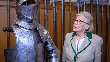 Insgesamt 109 Kunstwerke und Erinnerungsstücke wurden zurückgegeben, darunter auch eine Rüstung.