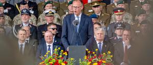 „Freiheit ist nicht umsonst“: Bundeskanzler Friedrich Merz (CDU) spricht  beim Aufstellungsappell der Panzerbrigade 45.