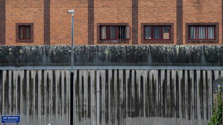 Blick auf die Fassade eines Gefängnisses in London.