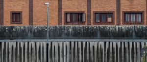 Blick auf die Fassade eines Gefängnisses in London.