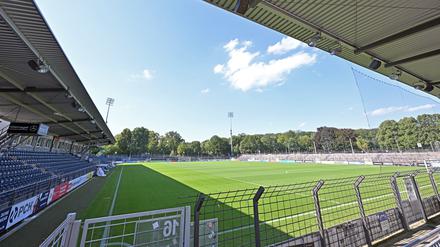 Ein Blick ins Karl-Liebknecht-Stadion bei sonnigem Wetter. 
