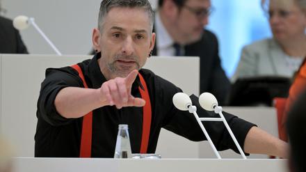 Im zweiten Wahlgang zog der SPD-Abgeordnete Uwe Adler in die Parlamentarische Kontrollkommission des Landtags ein.