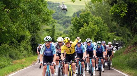  Die Fahrer beim 108. Giro d'Italia in Aktion.