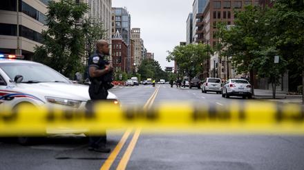 Polizeiketten und Autos rund um das Capital Jewish Museum.