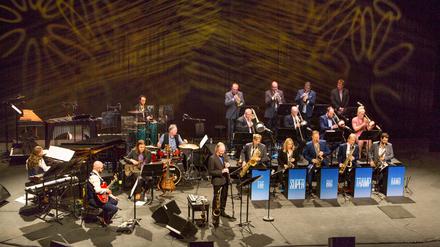 Der britische Musiker John Helliwell hat die Songs seiner früheren Band Supertramp mit einer Big Band neu aufgenommen.