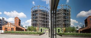 Das Gaswerk Schöneberg entstand bereits 1871. Von den ursprünglich vier Gasometern ist nur noch einer mit neuem inneren Baukörper erhalten.  Er ist heute Mittelpunkt des dortigen Euref-Campus.