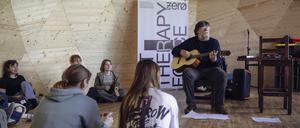 Ein Workshop der NGO Art Therapy Force mit ukrainischen Kindern. 
