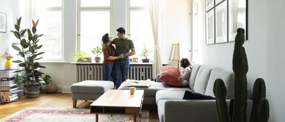 Eine eigene Wohnung in Berlin zu finden, ist nicht so leicht. Vor allem in angesagten Bezirken sind Immobilien teuer.