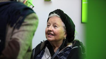 Dieter Kosslick, Festivalleiter und ehemaliger Direktor der Berlinale, begrüßt „Green Visions“-Gast Hanna Schygulla.