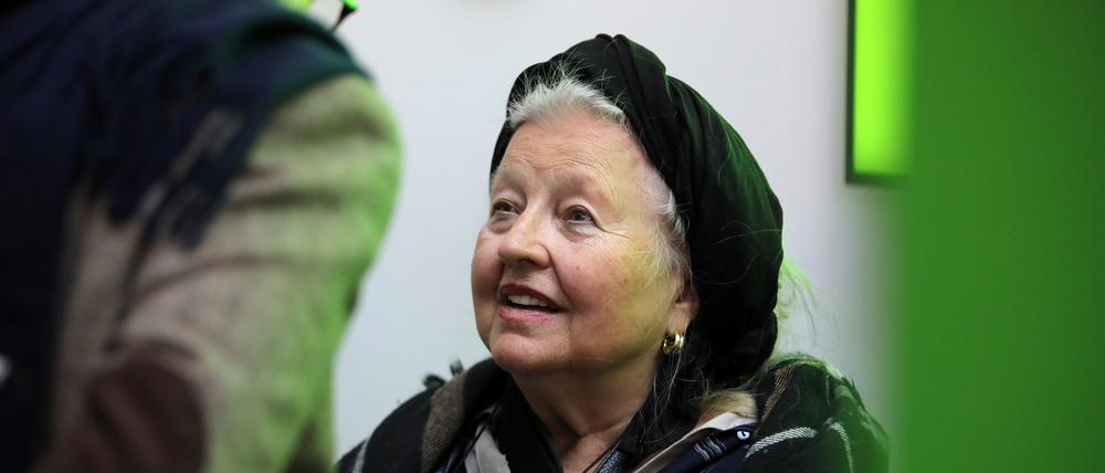 Dieter Kosslick, Festivalleiter und ehemaliger Direktor der Berlinale, begrüßt „Green Visions“-Gast Hanna Schygulla.
