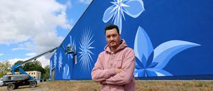 Der südafrikanische Künstler Robin Rhode hat das Kunstwerk für die Südfassade des blu entwickelt.