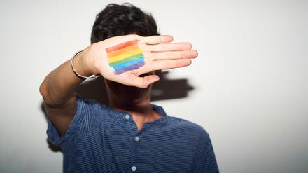 Schwule Lehrer erzählen von Homofeindlichkeit an der Schule und worauf es im Kampf dagegen ankommt.