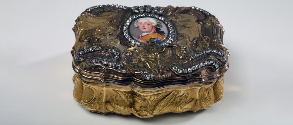 Eine Tabakdose mit einem Abbild von Friedrich II.