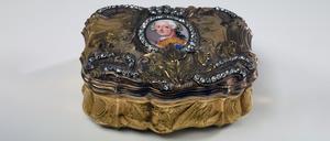 Eine Tabakdose mit einem Abbild von Friedrich II. 