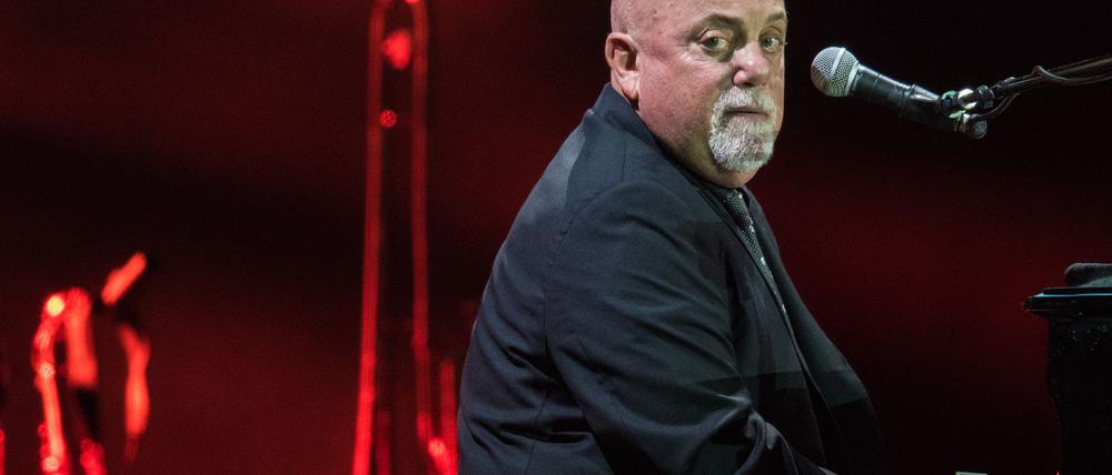Billy Joel bei einem Konzert in Frankfurt im September 2016. Der Mann am Klavier ist krank.