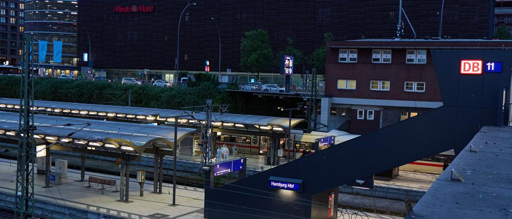 Bei dem Angriff am Hamburger Bahnhof wurden mehrere Menschen verletzt.