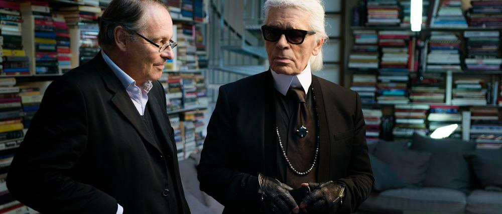 Designer Karl Lagerfeld im Gespräch mit dem Filmemacher Gero von Boehm (links).