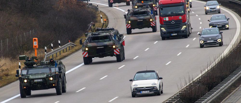 An diesem Wochenende ist erneut ein Bundeswehr-Konvoi durch östliche Bundesländer unterwegs. (Archivbild)