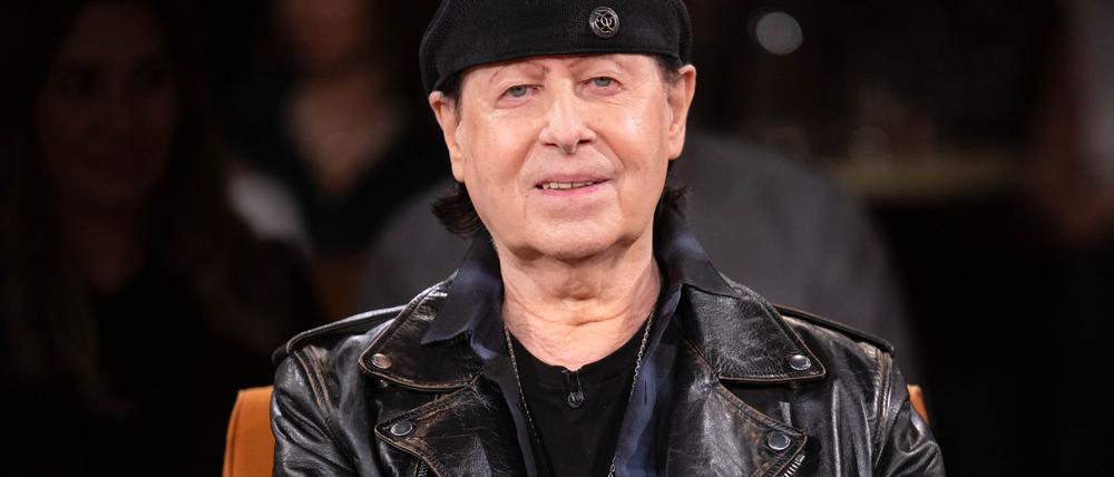 Scorpions-Sänger Klaus Meine plauderte in der Talkshow "3nach9" über Duschen und machte seiner Frau ein Liebesgeständnis.