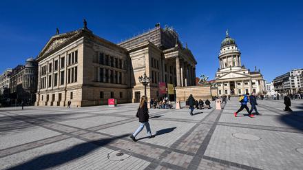 Berliner Gastronomen wünschen sich die Möglichkeit, Tische und Stühle auf den Gendarmenmarkt zu stellen - möglichst ohne Befristung. (Archivfoto)