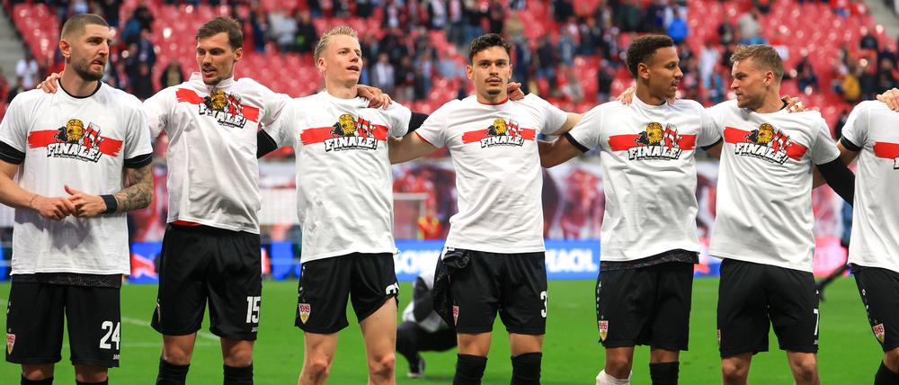 Aufs Pokalfinale stimmten Stuttgarts Spieler schon zuletzt nach dem 3:2 in Leipzig ein. Aber jetzt nerven die Trikots.