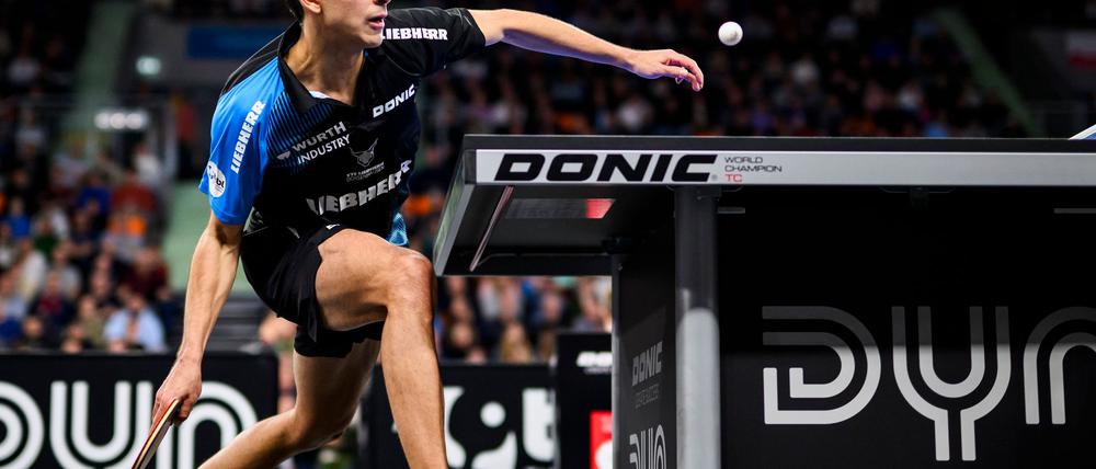 Spielt um den WM-Titel im Tischtennis: Der Brasilianer Hugo Calderano vom Bundesliga-Club TTF Ochsenhausen überraschte in Katar.