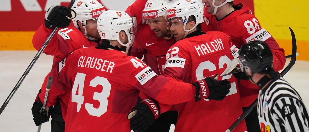 Die Schweiz siegte souverän gegen Überraschungs-Team Dänemark und träumt vom ersten WM-Titel.