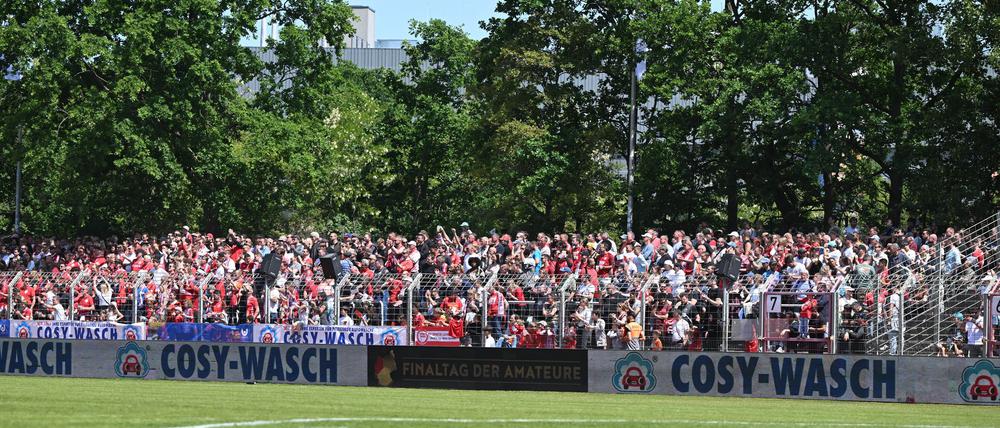Der Rasen im Mommsenstadion gefiel den Finalisten nicht.