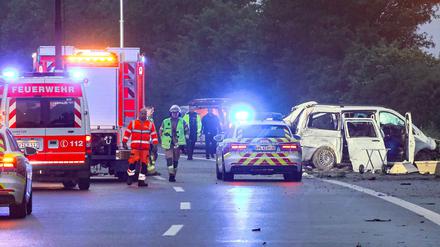Die Unfallstelle nahe Koblenz: Hier starben mindestens drei Menschen.