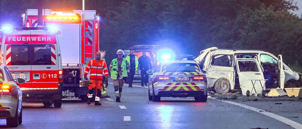 Die Unfallstelle nahe Koblenz: Hier starben mindestens drei Menschen.