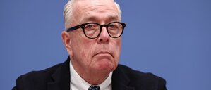 15.01.2025, Berlin: Klaus Reinhardt, Präsident der Bundesärztekammer, nimmt an einer Pressekonferenz zur Einführung der elektronischen Patientenakte (ePA) teil.